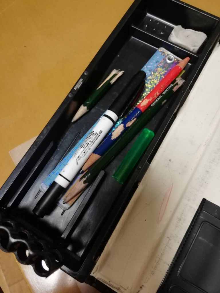 小学校1年生男子の筆箱